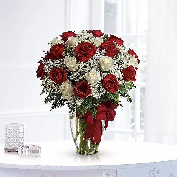 Love's Divine Bouquet - Long Stemmed Roses - Image 2