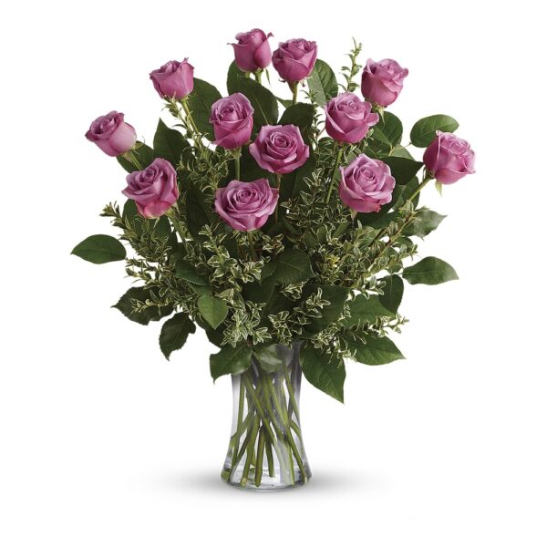 Bouquet of lavender roses in vase